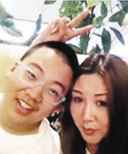 ​郭德纲两任妻子王惠和胡中惠照片