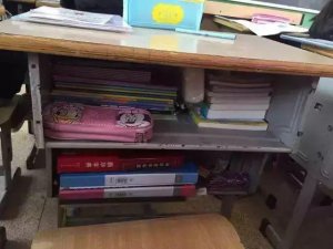 ​一位校长的惊人发现：孩子的成绩好坏，居然与抽屉有关