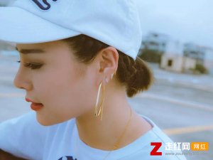 ​谁让我爱上你谁让我没那样狠心是什么歌，一个多情又无情的人歌曲介绍