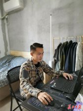 ​小伙 2 万元装修住进毛坯房，“我会努力让生活变得更美好”