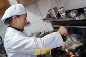 ​“上门代厨 4 菜 1 汤 66 元”上热搜，多平台上架相关服务，业内：安全和规范仍