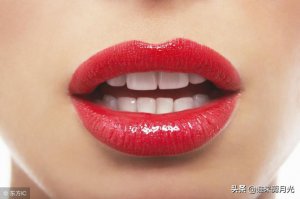 ​嘴唇厚如何变薄小技巧（厚嘴唇秒变迷人的方法）