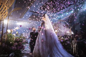 ​适合婚庆的歌曲（婚礼上适合唱什么歌送给新人）