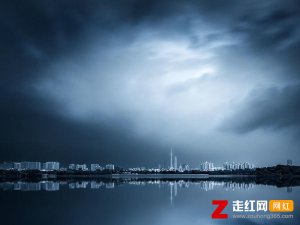 ​不许遗忘不许声张不许哭喊不许感伤是什么歌，其实雨也没多大歌曲介绍