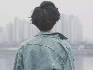 ​我总在每一个黑夜想你嘲笑自己傻得可以是什么歌，丢了你歌曲介绍