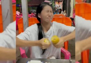 ​女朋友掰玉米是什么梗，指被忽悠当临时免费劳动力(通常是备胎)