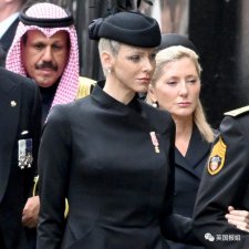 ​摩纳哥最美王妃病愈后颜值飙升，渣男丈夫却带前情人进宫