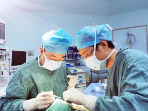 ​相亲姑娘的一句话，让他慌了神：你眼睛里怎么“发霉”了……
