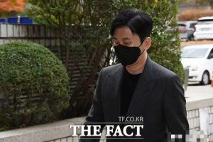 ​半夜卖手机为大明星女友送包，骗子还有真爱呢？