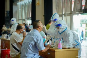 ​多地取消查验 48 小时核酸，专家：并非“躺平”