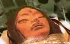 ​揭秘月球上嫦娥的死尸图片真相，美国登月发现三眼女尸(是假的)