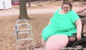 ​世界上最胖的人有多重，美国苏珊娜埃曼竟重1.8吨宛如大象