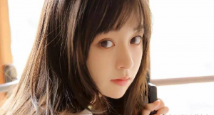 ​一个女生暗恋你的表现举动（女孩对你有好感的征兆）
