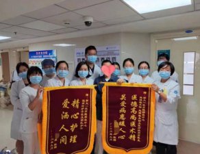 ​爸爸患白血病，17 岁学霸女儿面临辍学！医生一个举动让人泪目