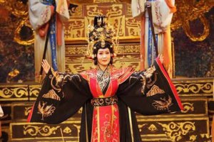 ​武则天跟李显什么关系 武则天为什么让位给李显