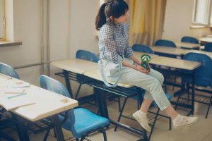 ​抖音流行的毕业句子10个字（抖音最火六年级毕业话语）