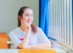 ​适合女孩子的专业和学校有哪些，内向老实的女生适合做什么工作
