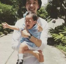 ​一个女人适合开什么店带小孩，一个女人带个孩子开什么店好呢，网店不算，开
