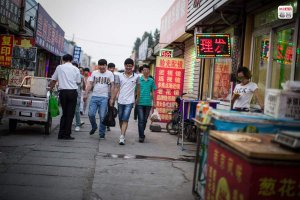 ​技校出来工资一般多少，初中毕业能上技校吗？好不好找工作？工资高不高？包
