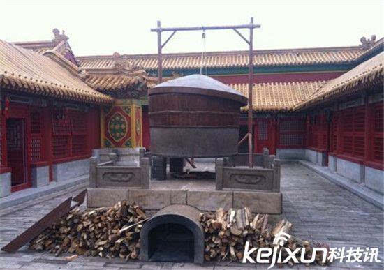 古代蒸刑犯人被一边凌迟一边烹蒸 受折磨死亡过程还原真的熟了吗