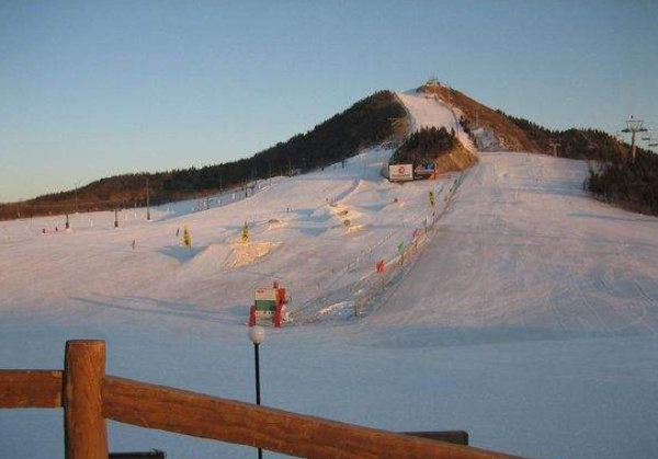 全球十大滑雪胜地排行榜 最值得去的十大滑雪场排名