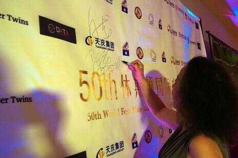 逆时营救三个杨幂是真人吗(逆时营救杨幂开的车是什么车)