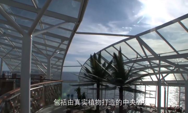 世界最大邮轮启航，大如4艘辽宁舰，船上能打高尔夫，将落户上海