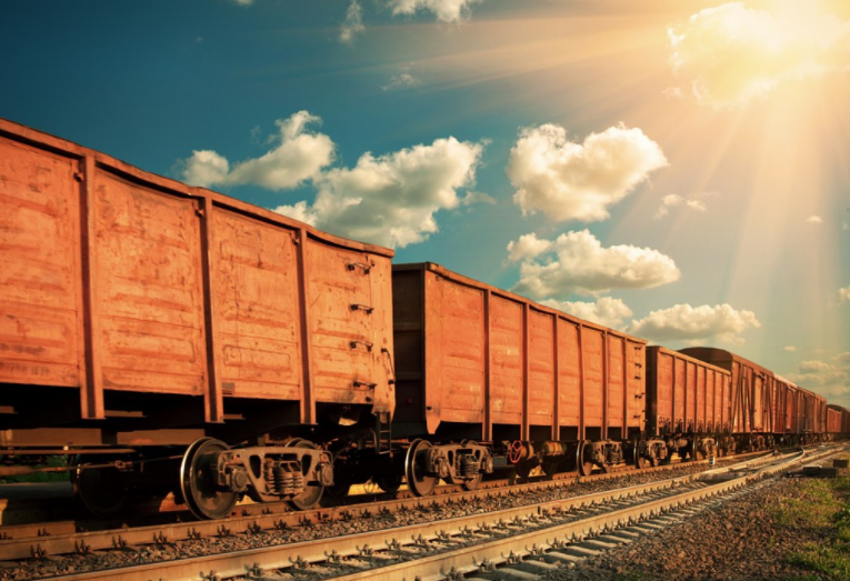 世界上最长的列车，全长7500多米，8个火车头可同时全力运行