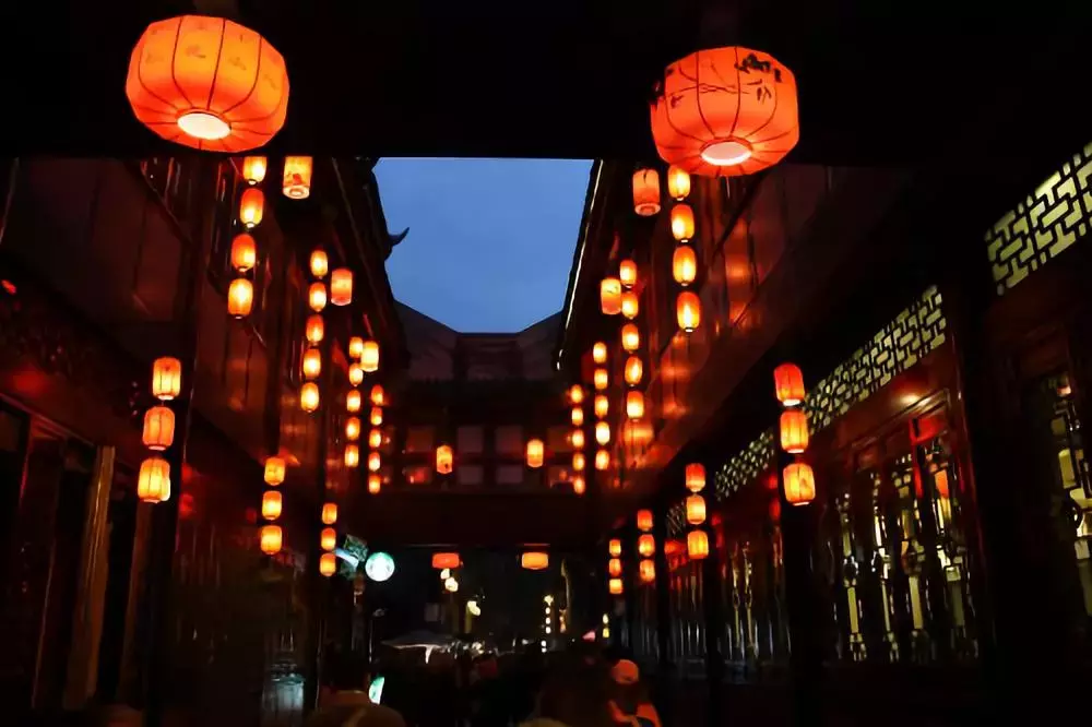 灯笼的寓意和象征（古老的中国传统工艺品介绍）