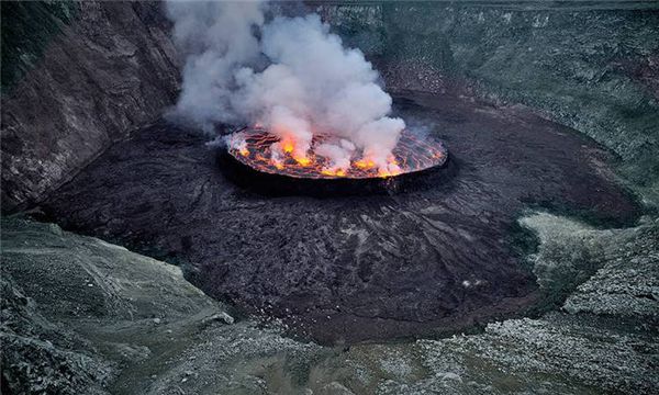 世界上最大的岩浆湖（尼拉贡戈火山整体海拔高度能够达到3470米）(4)_