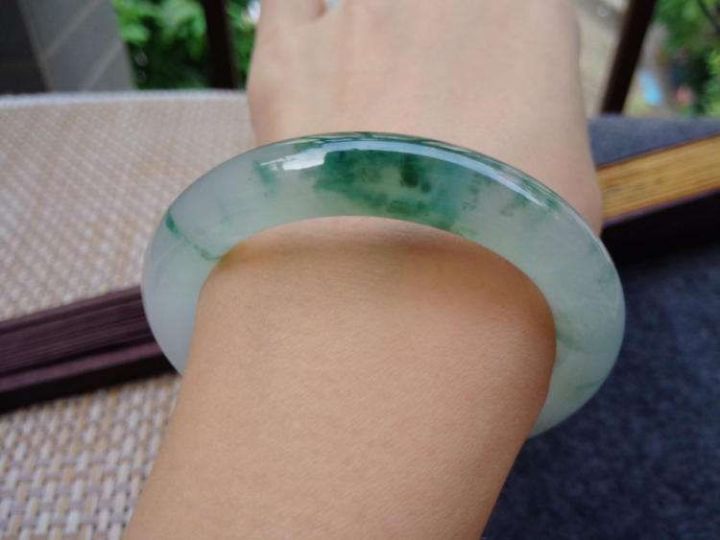 中国十大翡翠珠宝品牌排行榜（10大翡翠品牌讲解）