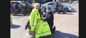​男生给女生披衣服女生会感动吗，感动千万人
