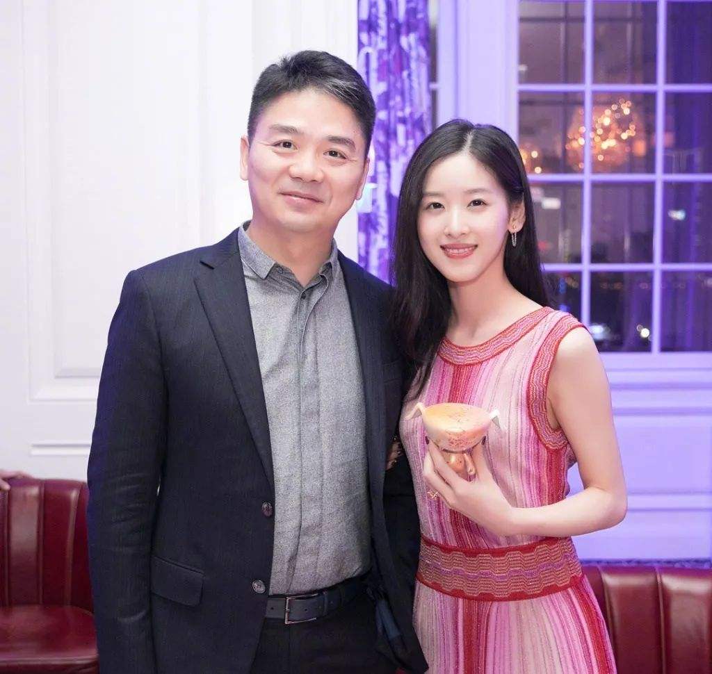 刘强东与奶茶为什么离了婚（章泽天原谅丈夫刘强东出轨）