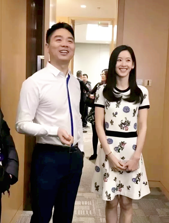 刘强东与奶茶为什么离了婚（章泽天原谅丈夫刘强东出轨）