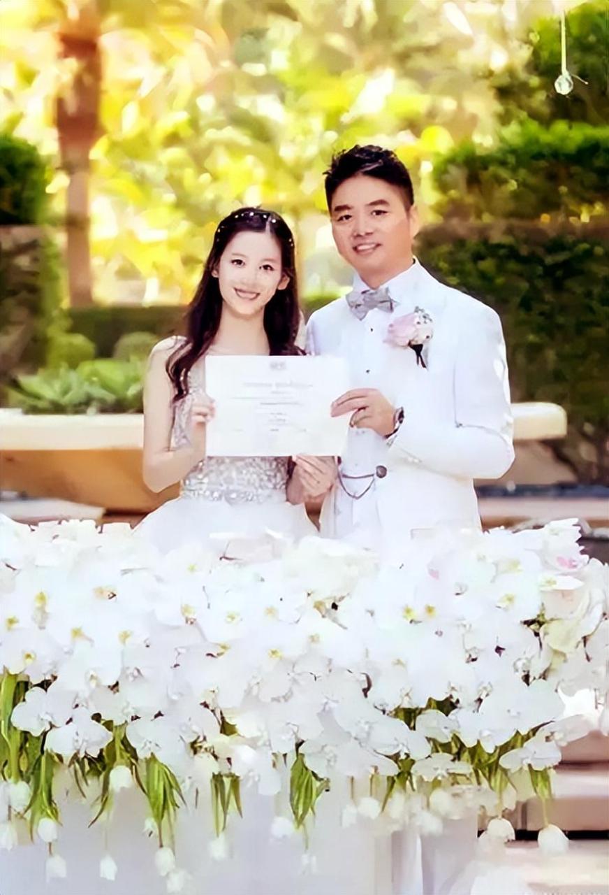 刘强东与奶茶为什么离了婚（章泽天原谅丈夫刘强东出轨）