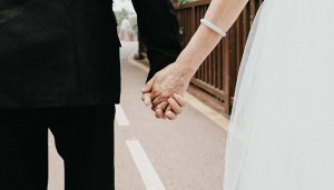 ​男人出轨后回家有哪些异常，男人出轨后对妻子的三种表现