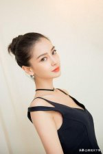 ​女生胸小怎么办?(小胸女孩怎么办)
