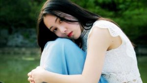 ​女生暗恋不熟的男生的表现，怎样知道自己被暗恋了