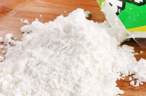 ​生粉是什么?以土豆和玉米等为原料的淀粉(用于勾芡)