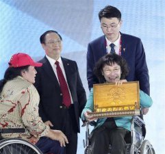 ​你若不勇敢谁替你坚强的好句(坚强勇敢的名言短句)