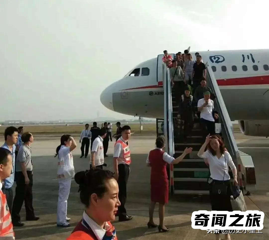 2018年5月14日川航迫降（万米高空驾驶舱右侧风挡玻璃突然爆裂脱落）(16)_