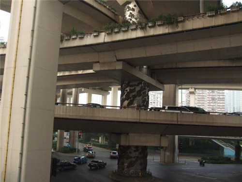 上海延安路高架桥龙柱事件（为何唯独这个主柱要盘金色的龙）(2)_