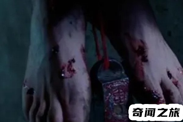 重庆的红衣小男孩事件（重庆男孩穿红衣吊挂身亡）(3)_