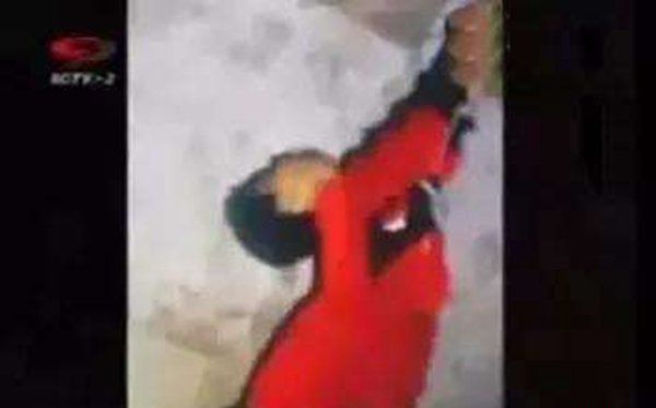 重庆红衣男孩案事件（有人猜测这个小男孩是被取了魂魄）(4)_
