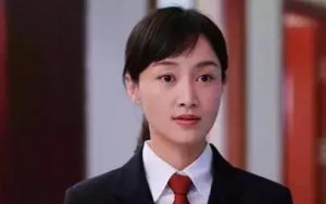 ​人民的名义侯亮平老婆钟小艾(人民的名义里侯亮平的妻子钟小艾是啥背景?答案在