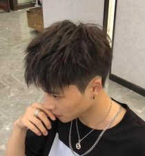 ​怎样才能让头发蓬松起来男生(锡纸烫头发怎么吹干)