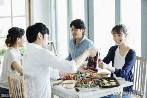 ​什么叫朋友以上恋人未满(恋人未满朋友之上是什么意思)