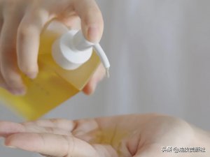 ​卸妆水和卸妆油的区别（一文详解卸妆的原理）