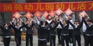 ​为什么学生要穿校服老师不用