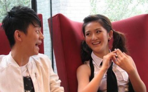 ​何炅和谢娜的关系是不是有点过了 何炅隐婚是真的吗